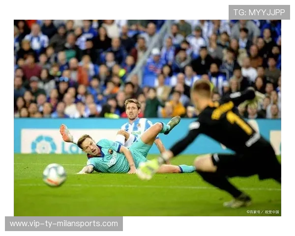 西甲皇马中场调度得当，锋线接连冲击对方防线