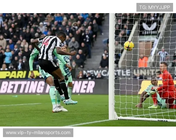 伊萨克转身射门动作干脆