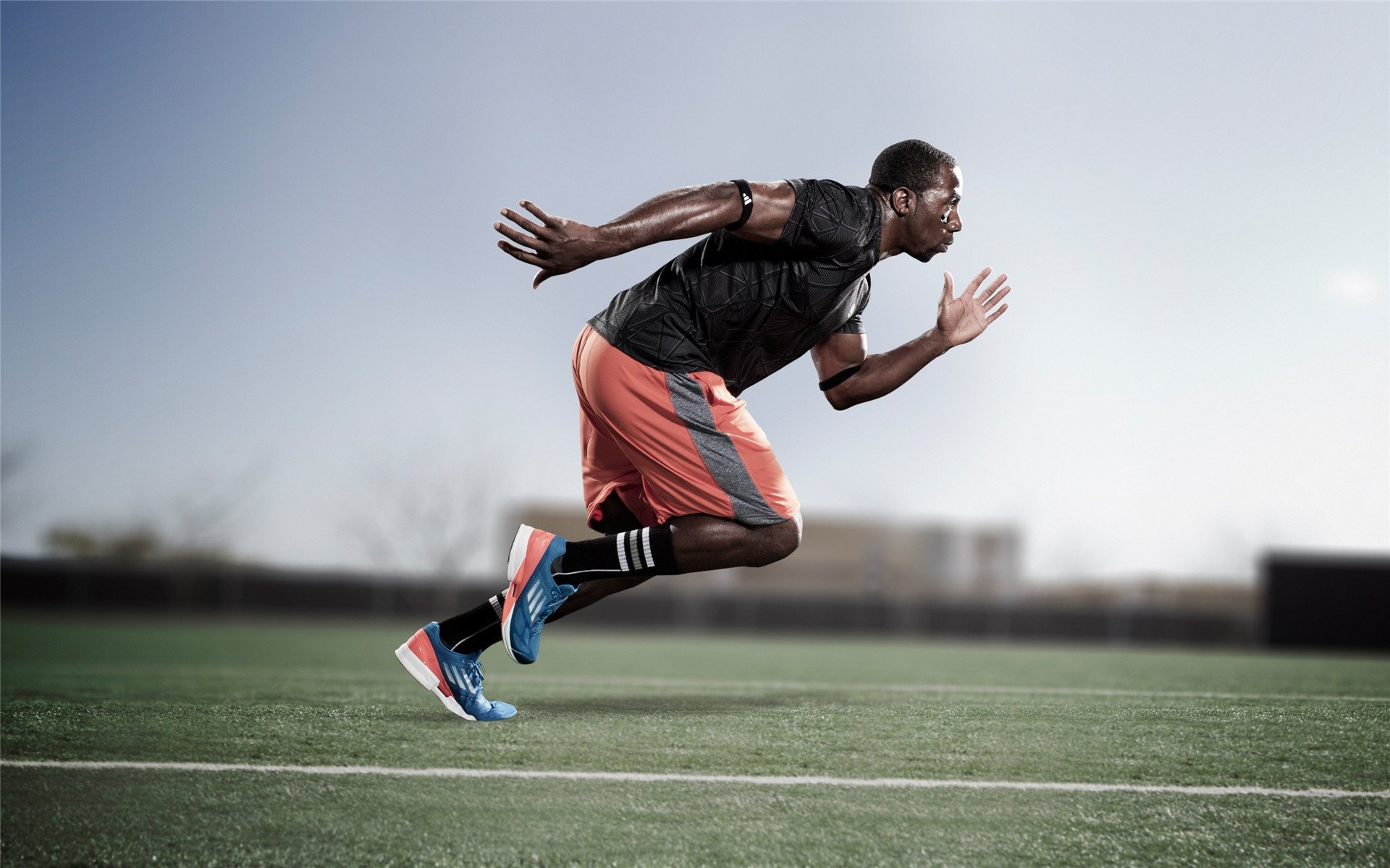 “胡利安·门德斯的精准传球与敏锐视野，成为阿根廷美洲狮队的关键武器”