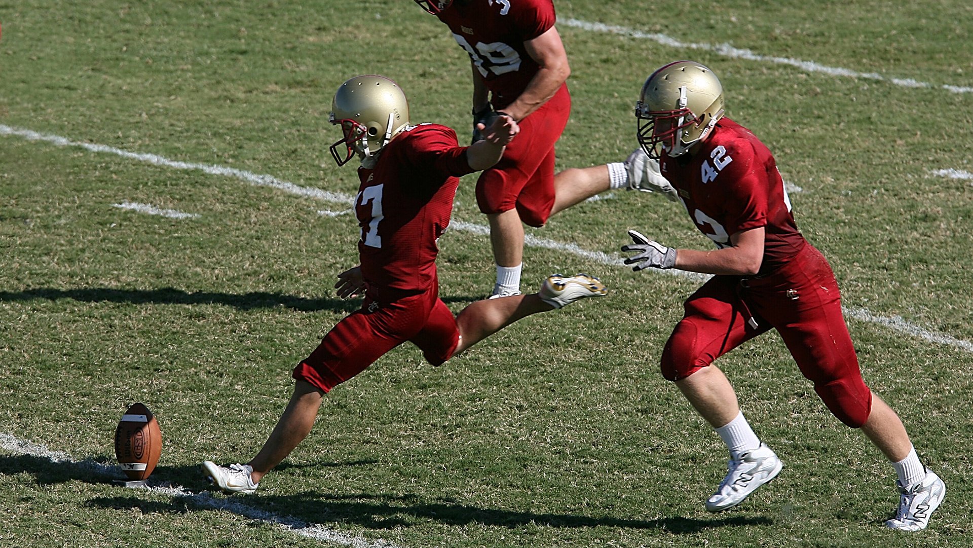 “胡利安·门德斯的精准传球与敏锐视野，成为阿根廷美洲狮队的关键武器”