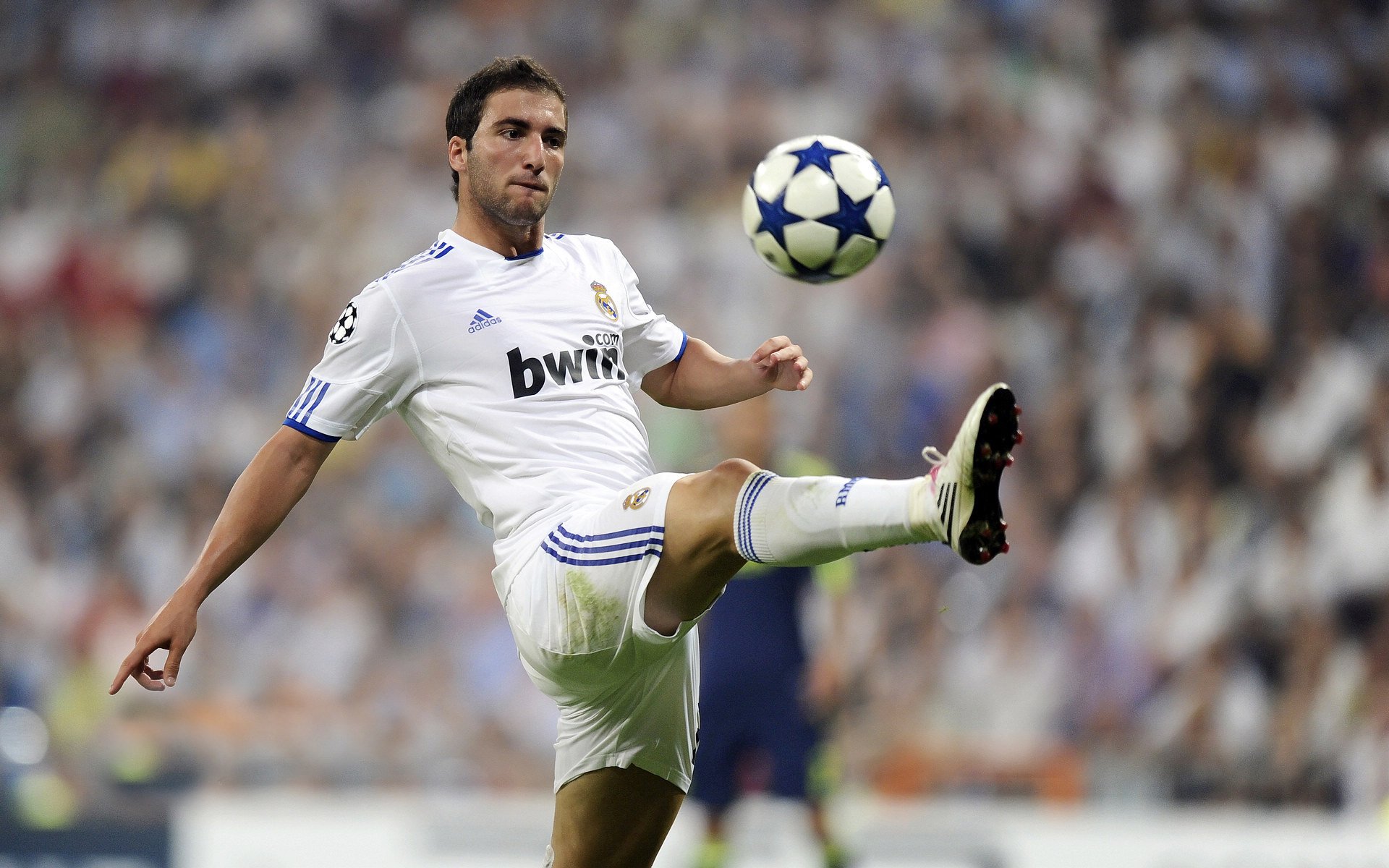 意甲流星崛起：速度、技巧引领未来！